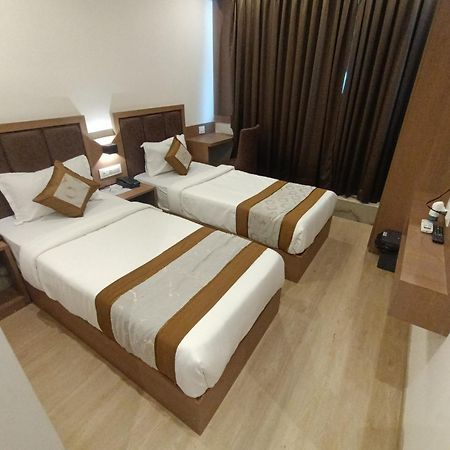 Hotel Beverly Palace Santacruz - Near Bkc - Mumbai Airport T1 Dış mekan fotoğraf