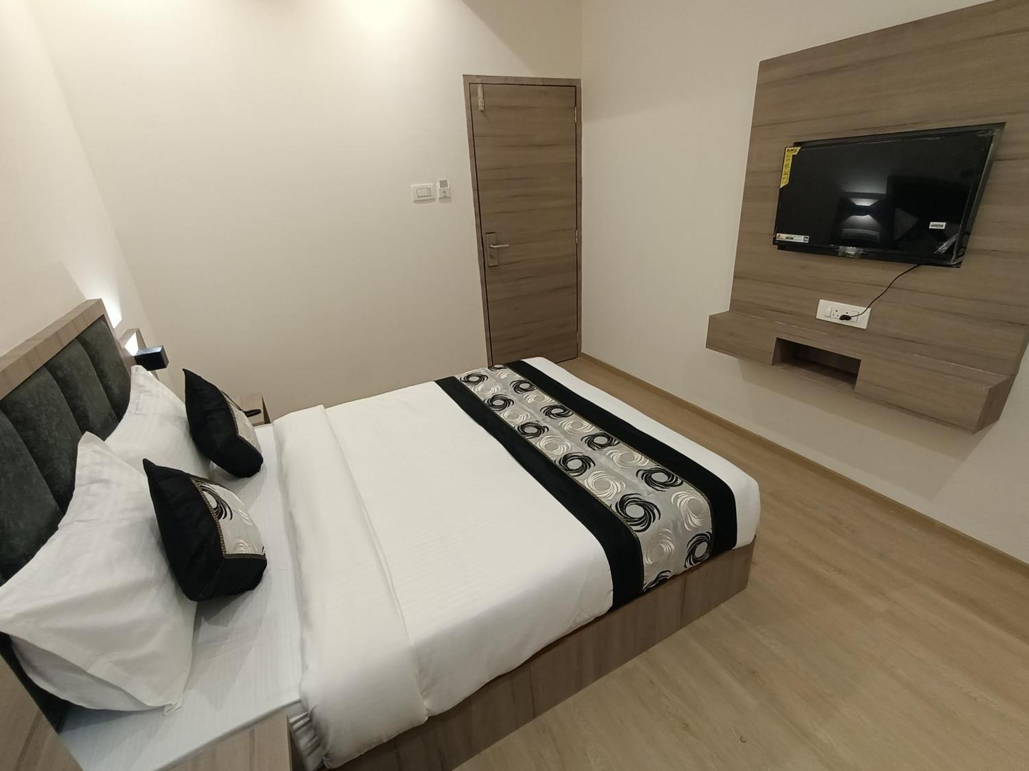 Hotel Beverly Palace Santacruz - Near Bkc - Mumbai Airport T1 Dış mekan fotoğraf