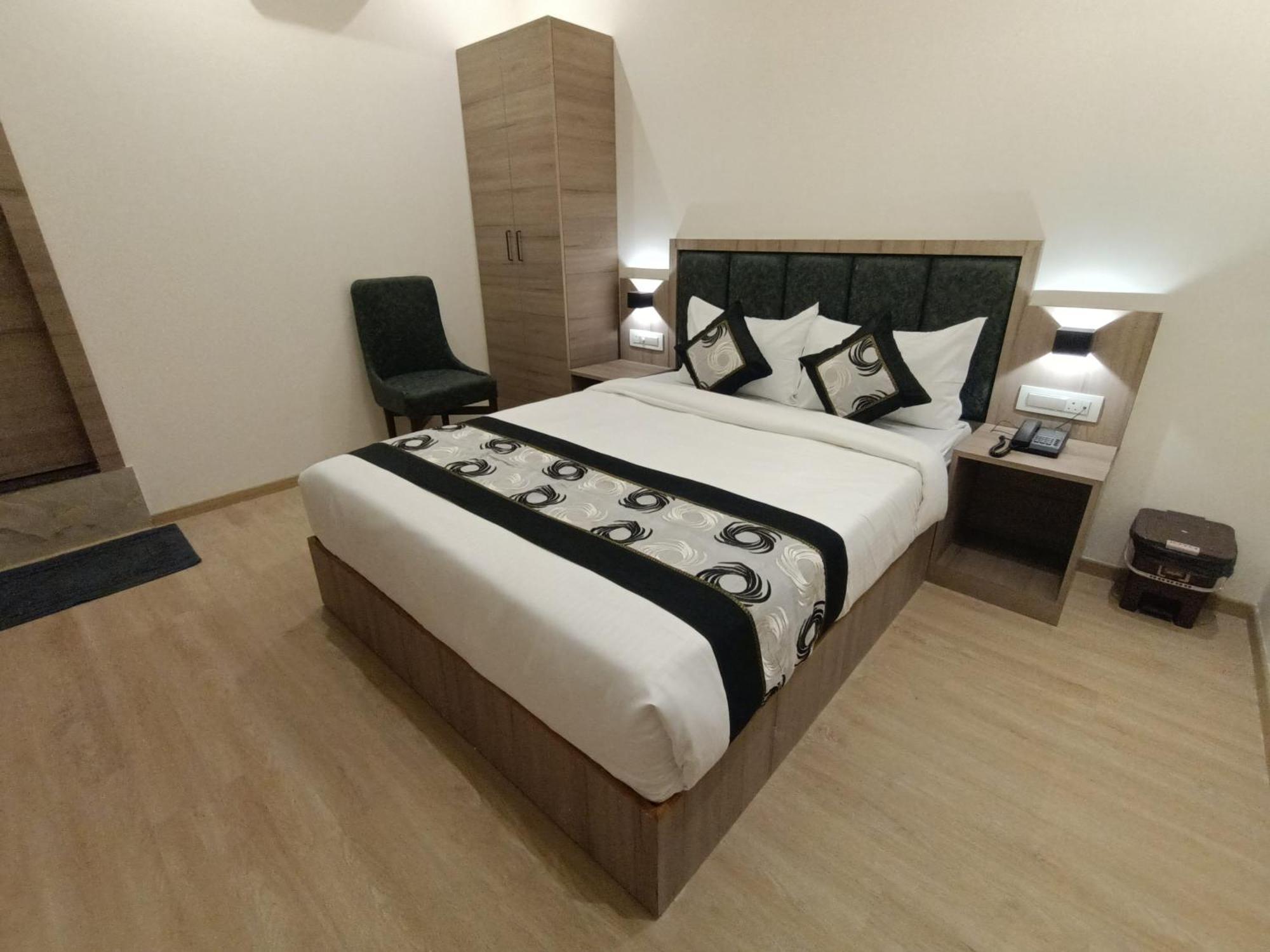 Hotel Beverly Palace Santacruz - Near Bkc - Mumbai Airport T1 Dış mekan fotoğraf