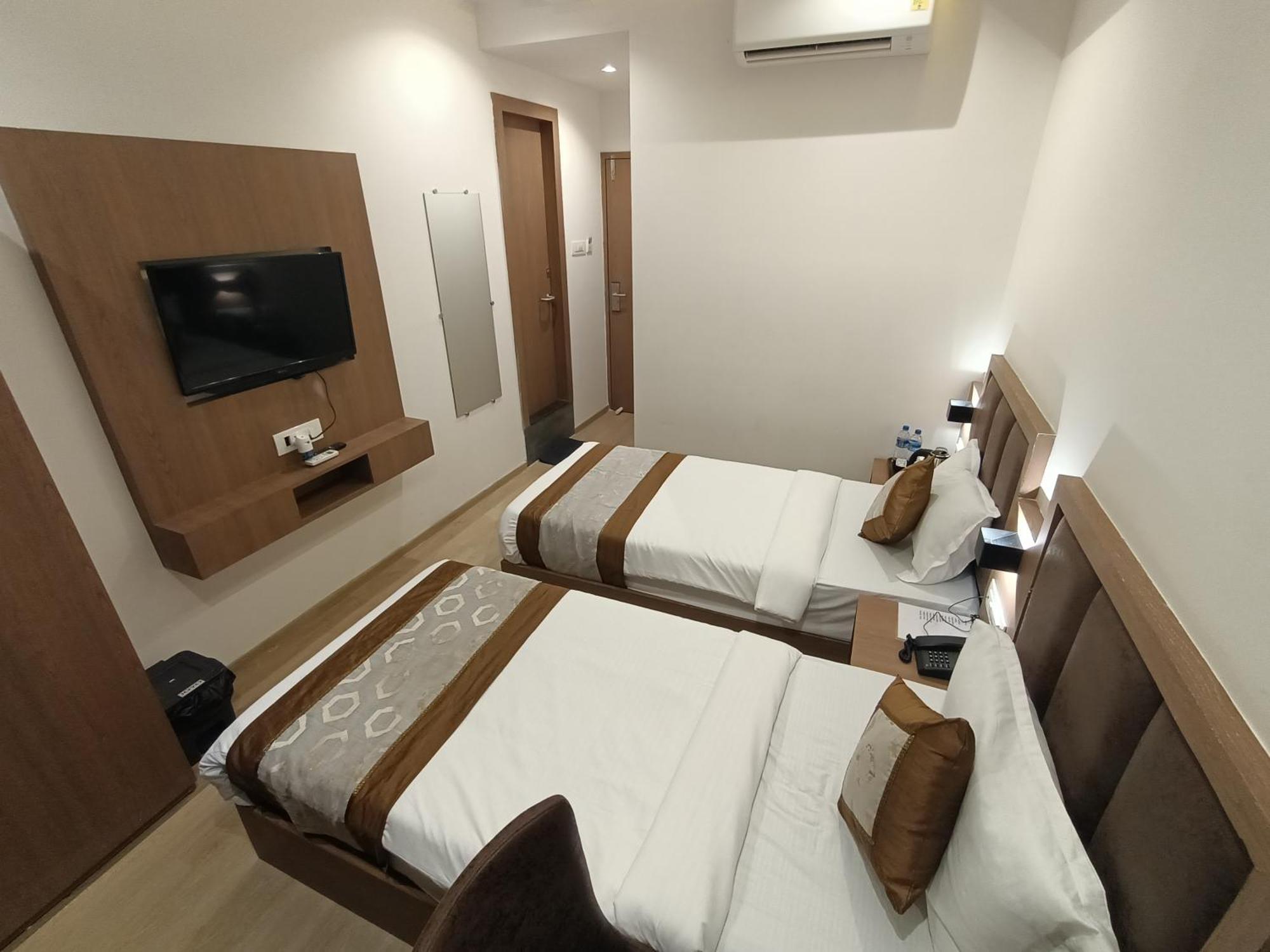 Hotel Beverly Palace Santacruz - Near Bkc - Mumbai Airport T1 Dış mekan fotoğraf