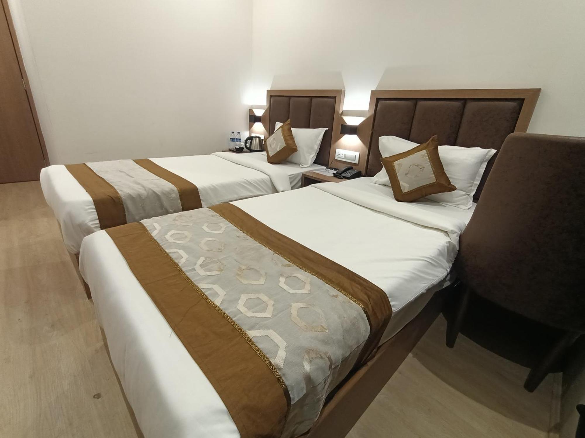 Hotel Beverly Palace Santacruz - Near Bkc - Mumbai Airport T1 Dış mekan fotoğraf