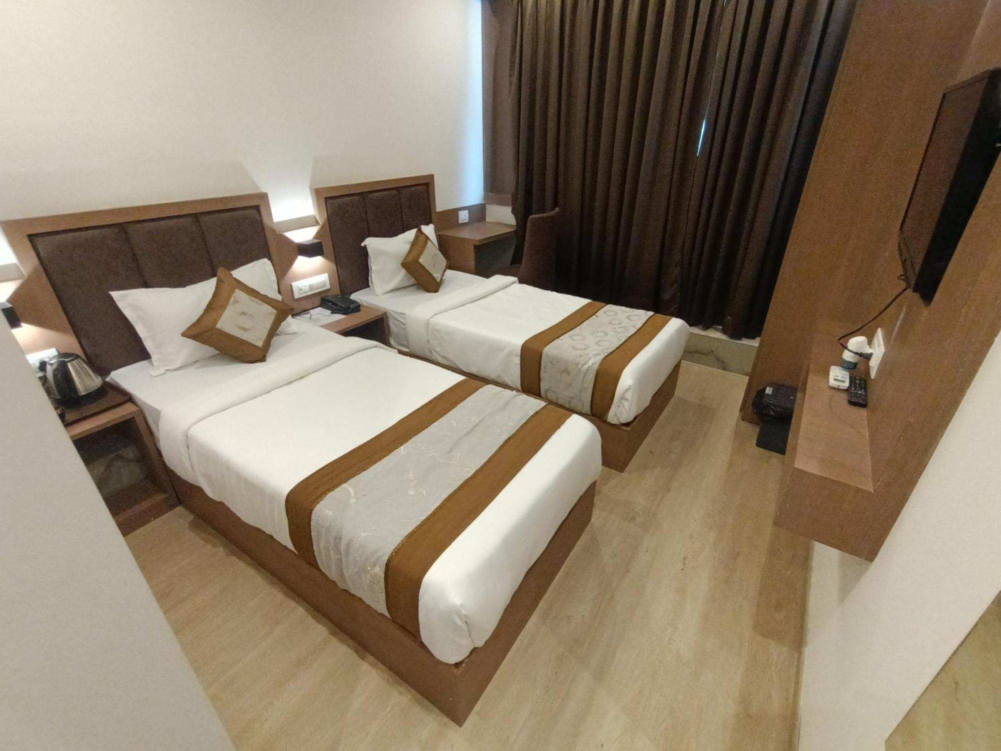 Hotel Beverly Palace Santacruz - Near Bkc - Mumbai Airport T1 Dış mekan fotoğraf