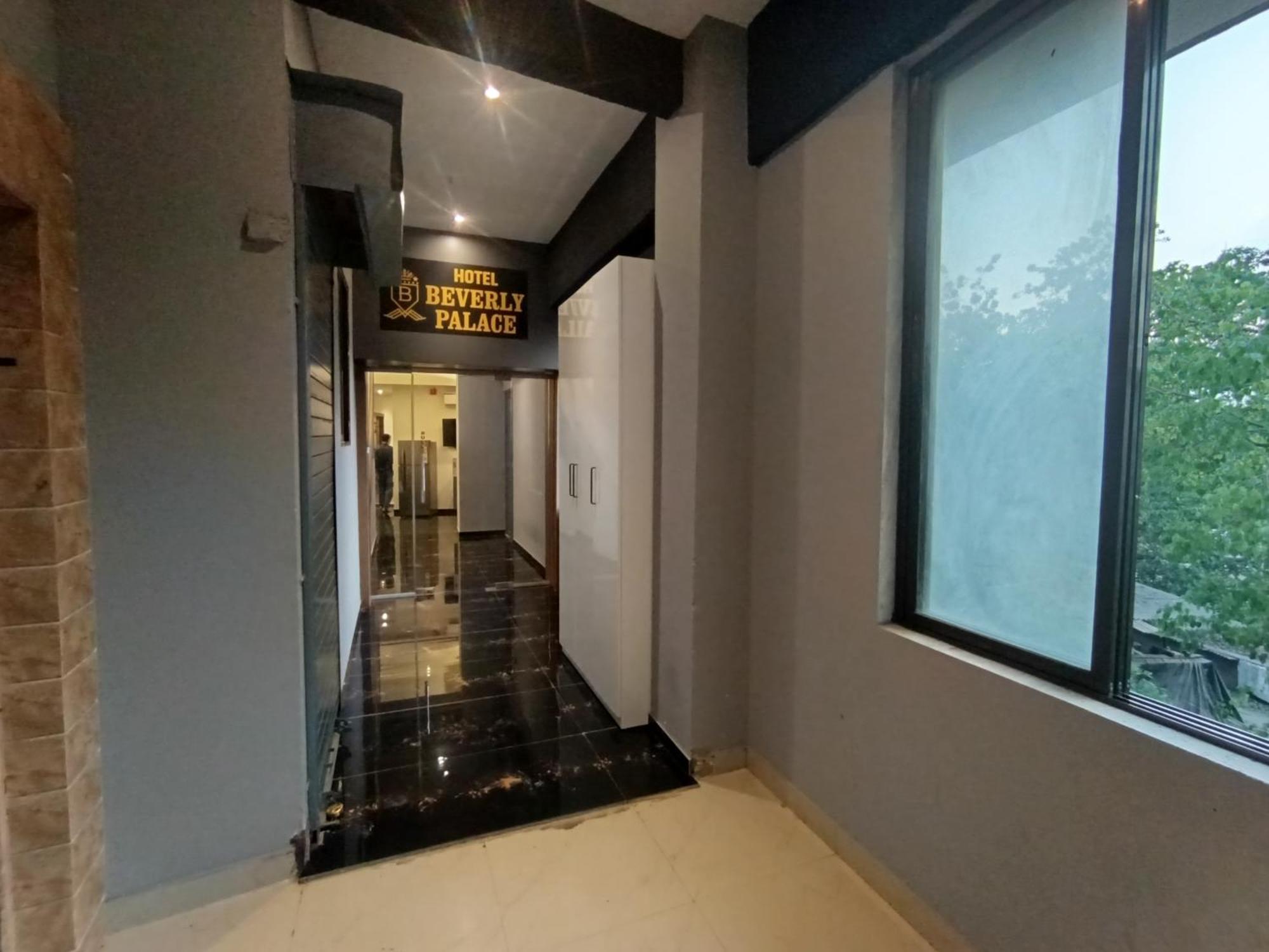 Hotel Beverly Palace Santacruz - Near Bkc - Mumbai Airport T1 Dış mekan fotoğraf